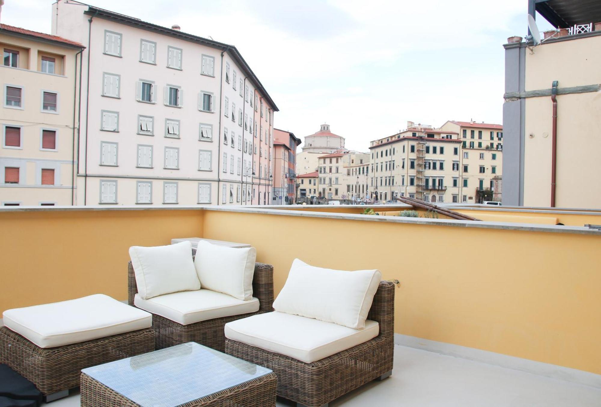 Waterfront Balcony I Grani 2 Resort Style Suite Ливорно Екстериор снимка